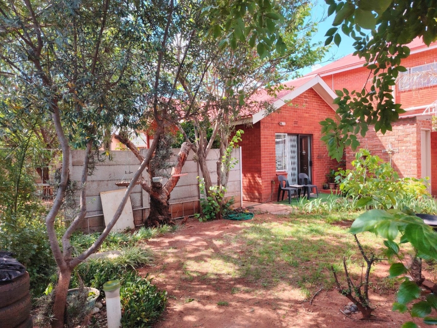 7 Bedroom Property for Sale in Generaal De Wet Free State